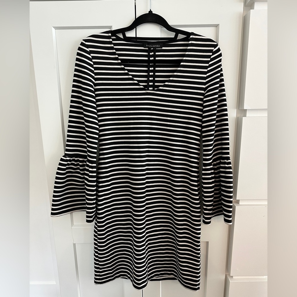 Banana Republic Black White Striped V Neck Bell Flare
Sleeve Stretch Dress